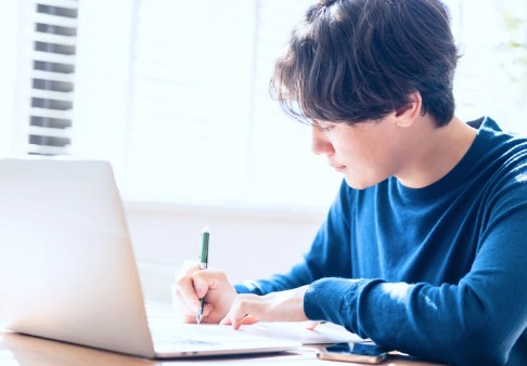 DMM生成AI CAMPがおすすめの人